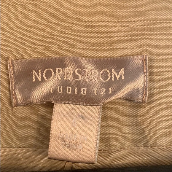 Linen pant suit - few pulls on pocket - Picture 2 of 4